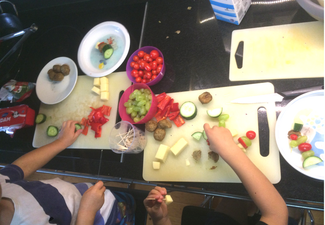 Toimivaa-arkiruokaa-lapset-keittiöön